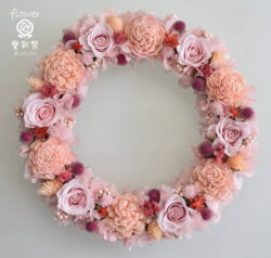 プリザーブドフラワーリース ピンクのバラ ピンクの濃淡のお花で（22cm